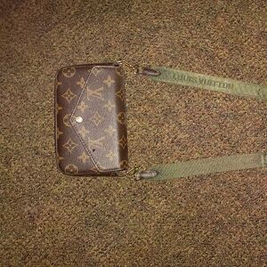 Louis VuittonMonogram Félicie Strap & GoEst.